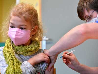 Αδιανόητη γκάφα: Εμβολίασαν παιδιά με δό...