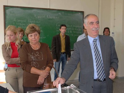 «Πυρά» και απειλές  Δημαρά εναντίον του ...