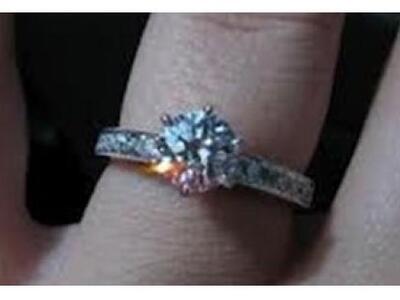 Ηλικιωμένη κατάπιε διαμάντι αξίας 5.000 δολαρίων