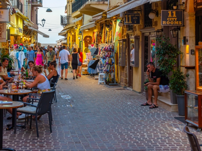 Xανιά: Αντιδράσεις για γυμνούς Βρετανούς...