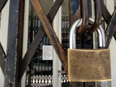 Κορωνοϊός: Τα lockdown θα διαρκέσουν μέχ...