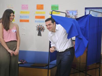 Το λευκό πουκάμισο και οι δηλώσεις πάνω ...