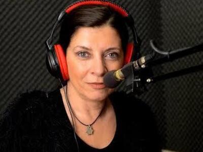 Ρούλα Κωστακοπούλου: Η βελούδινη μπάσα φ...