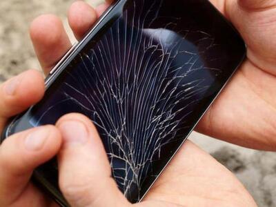 Πώς καταστρέφουν οι Eλληνες τα smartphones