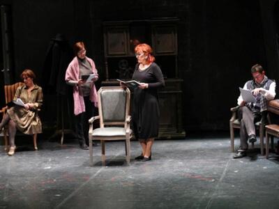 Δείτε στιγμιότυπα από την θεατρική παράσ...