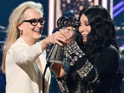 Βραβείο Ιcon στη Cher: «Εχω πέσει κάτω τ...