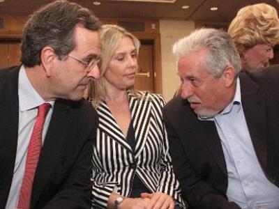 Ο Μανώλης έτρωγε σήμερα στην Καλαμάτα με...