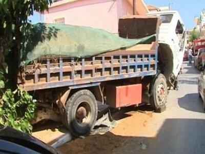 Έσπασε το φρένο του φορτηγού  και ... κα...