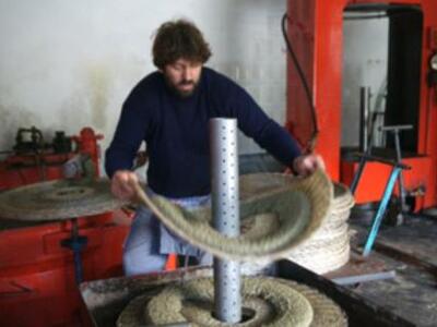 Έχει μεγάλη εταιρία στο Ντουμπάι, αλλά δ...