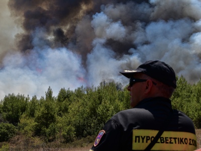 Μεγάλη φωτιά στο Σοφικό Κορινθίας - Εκκε...