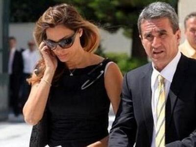 Σε διαθεσιμότητα η σύζυγος του Ανδρέα Λοβέρδου