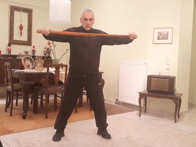 Ο Μάκης Παρασκευόπουλος μας γυμνάζει στο...