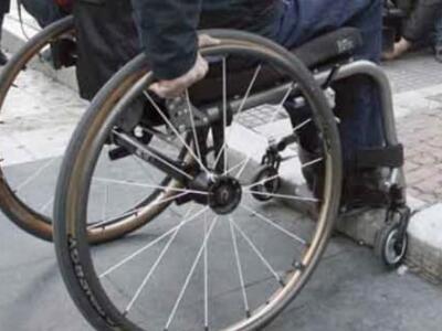 «Αγκάλιασέ με, μπορείς; Δεν διαφέρω»-Ενα...