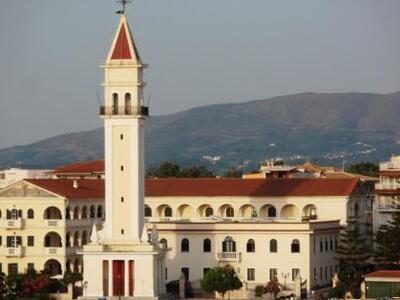 Ξεσηκώνονται στη Ζάκυνθο για το ξεπούλημ...