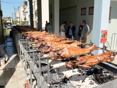 Πασχαλινό τραπέζι στις εργατικές κατοικί...
