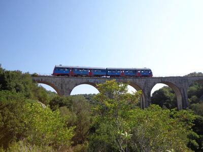 Στο «πακέτο Γιούνκερ» τρένο και λιμάνια ...