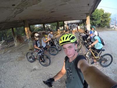 Η εντυπωσιακή κατάβαση των downhillάδων ...