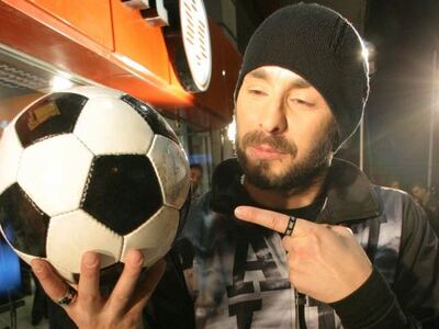 Οι Professional Sinnerz τραγουδούν τον Ύ...