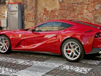 Η εντυπωσιακή Ferrari του Κώστα Μανωλά π...