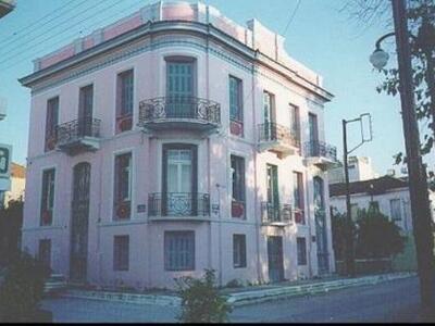 Αμαλιάδα: Άρπαξαν παραδοσιακές φορεσιές ...