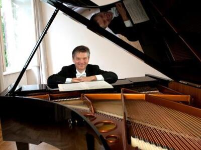 Ρεσιτάλ πιάνου με έργα Σοπέν του Πολωνού...