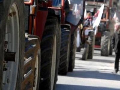 Αγρότες διέκοψαν για μισή ώρα την κυκλοφ...