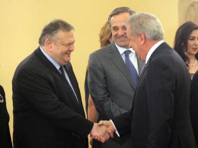 Σαμαράς, Βενιζέλος και Αβραμόπουλος εκτά...