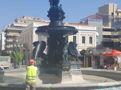 Γενική καθαριότητα σήμερα στην πλατεία Γ...