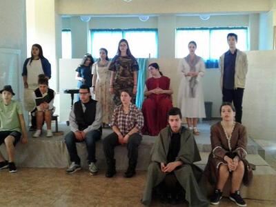 Φαρρές: Μαθητές ανεβάζουν την παράσταση ...