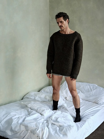 Πουλόβερ και κάλτσες Prada