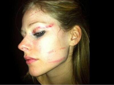 Δείτε φωτό: Έκαναν μαύρη στο ξύλο την Av...