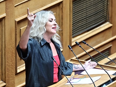 Απρόσμενη παρέμβαση με... τραγούδι από τ...