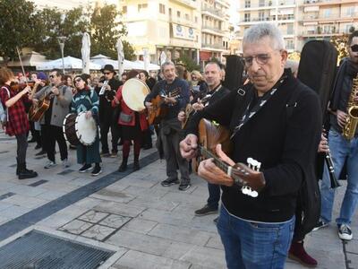 Πάτρα: Χριστουγεννιάτικες κατασκευές, προβολές ταινιών, κάλαντα και μουσικές είχε το γιορτινό πρόγραμμα του Δήμου