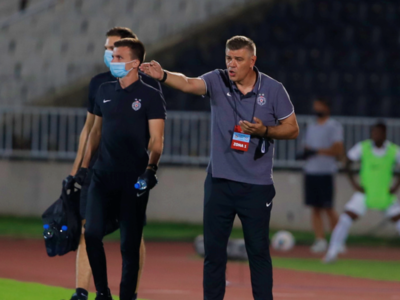 Προπονητής πέταξε μπουκάλι στον διαιτητή...