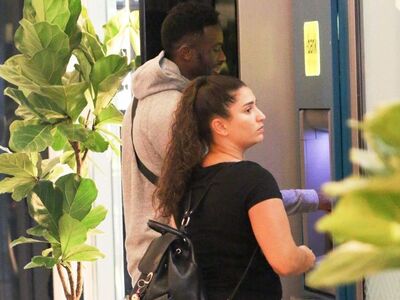 Ένα κορίτσι της... διπλανής πόρτας με το...