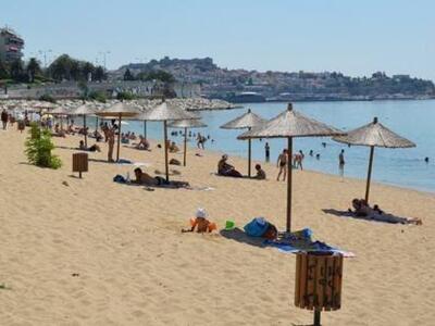 Οι Έλληνες κόβουν τις διακοπές λόγω φτώχ...