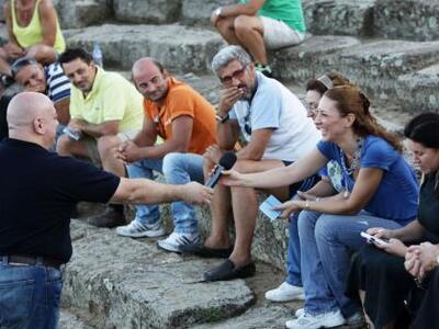 Μακύνεια - Θέατρο διαλόγου με τους πολίτες