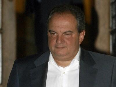 Ούτε ένας υπέρ του Καραμανλή!