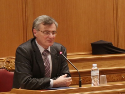 Έψαλε σε άδεια εκκλησία ο Σ. Τσιόδρας!