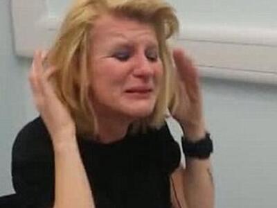 Η συγκλονιστική στιγμή που μια κωφή γυνα...