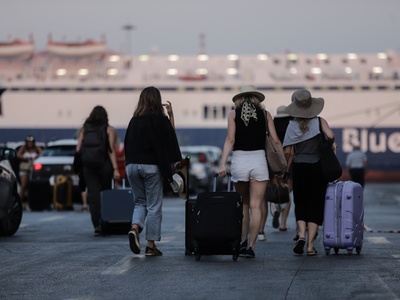 Αυξάνεται ο αριθμός των επιβατών στα πλοία