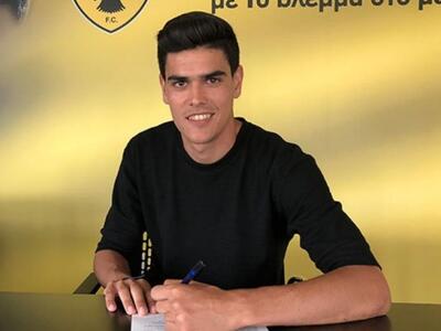 Ανανέωσε στην ΑΕΚ ο Αιγιώτης Σταύρος Βασ...