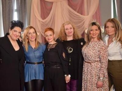 "Γίνε το φως" από την Ένωση Γυ...