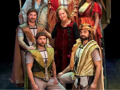 H Κάρμεν Ρουγγέρη παρουσιάζει τους Άθλου...