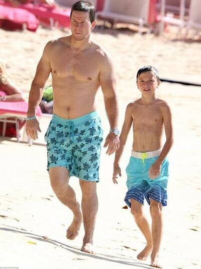 Ο ΜΑΡΚ ΓΟΥΟΛΜΠΕΡΓΚ ΣΤΑ ΜΠΑΡΜΠΕΙΝΤΟΣ