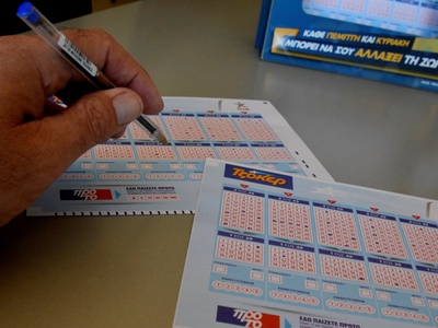 Πέντε υπερτυχεροί μοιράζονται από 2 εκατ...