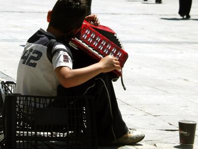 Πάτρα: 19χρονοι χτυπούσαν 10χρονους και ...