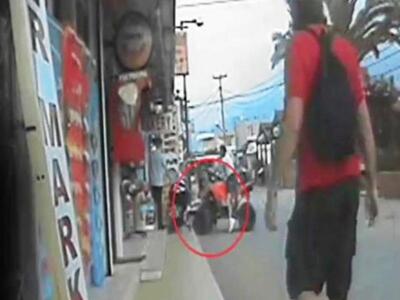 Τουρίστας πέφτει με «γουρούνα» σε μωρό σ...