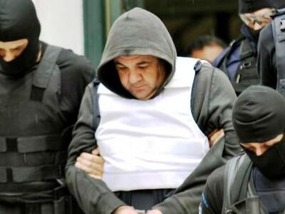 Ο Ρουπακιάς σε πόζα "εκτελεστή"...