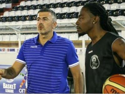 Νίκος Βετούλας: "Ξεκινάμε με χαμόγε...